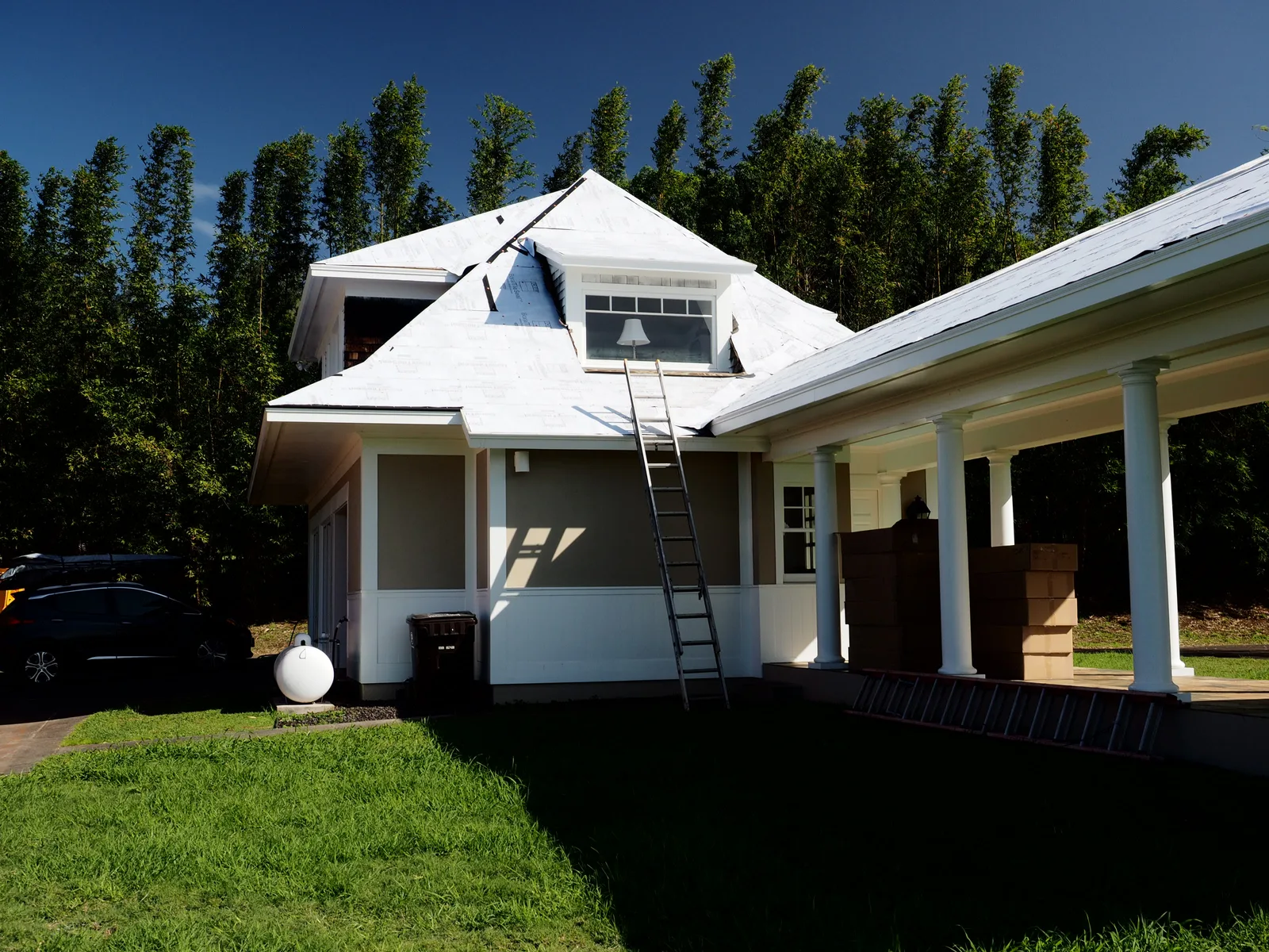 Maui Roofs & Repairs logo